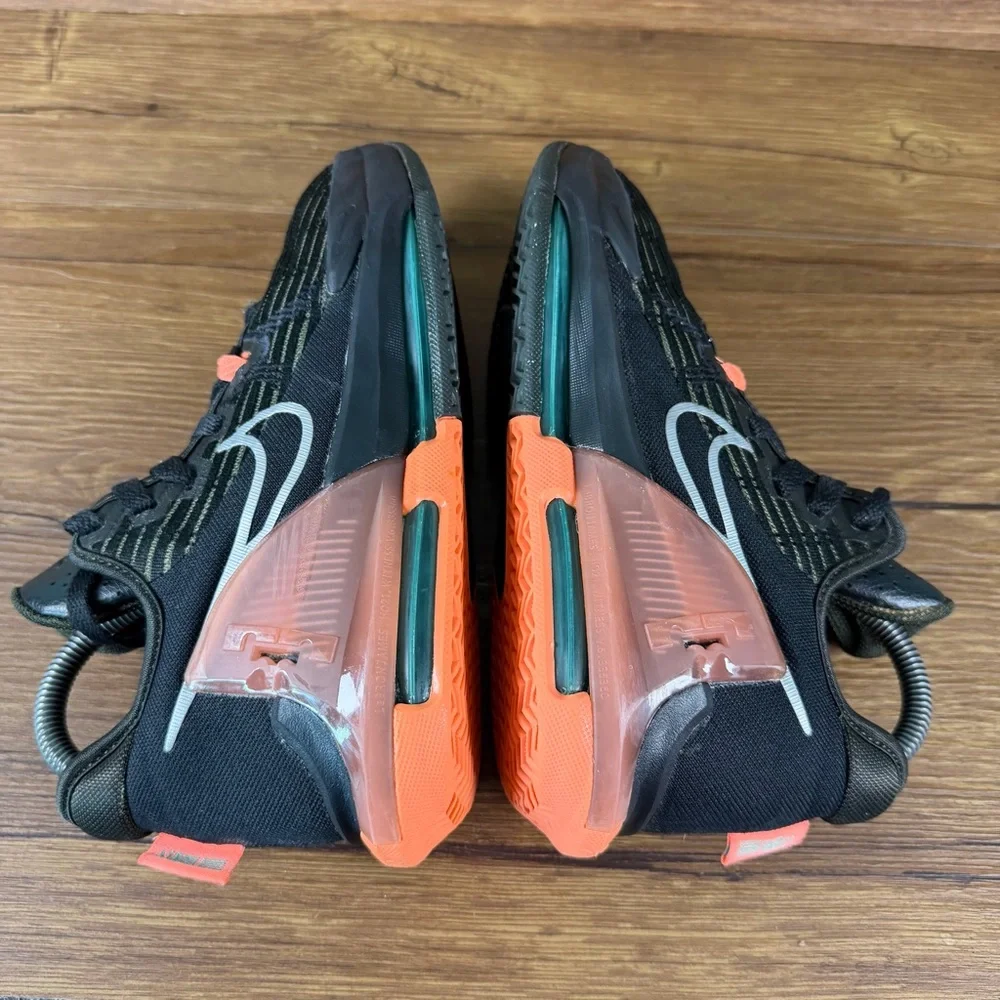 Nike LeBron witness 6 sneakers Basketball Shies‎ Youth Size 4.5 Lace Up